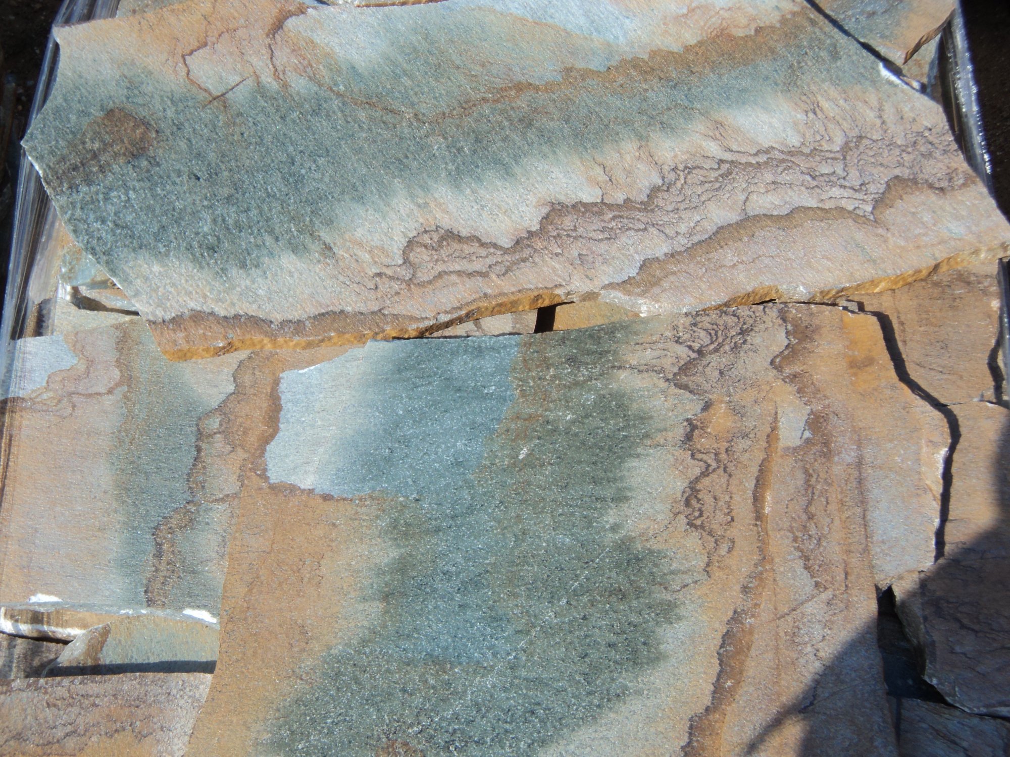 Πρασινοκαφέ ακανόνιστες πλάκες Καρύστου — μοναδική απόχρωση