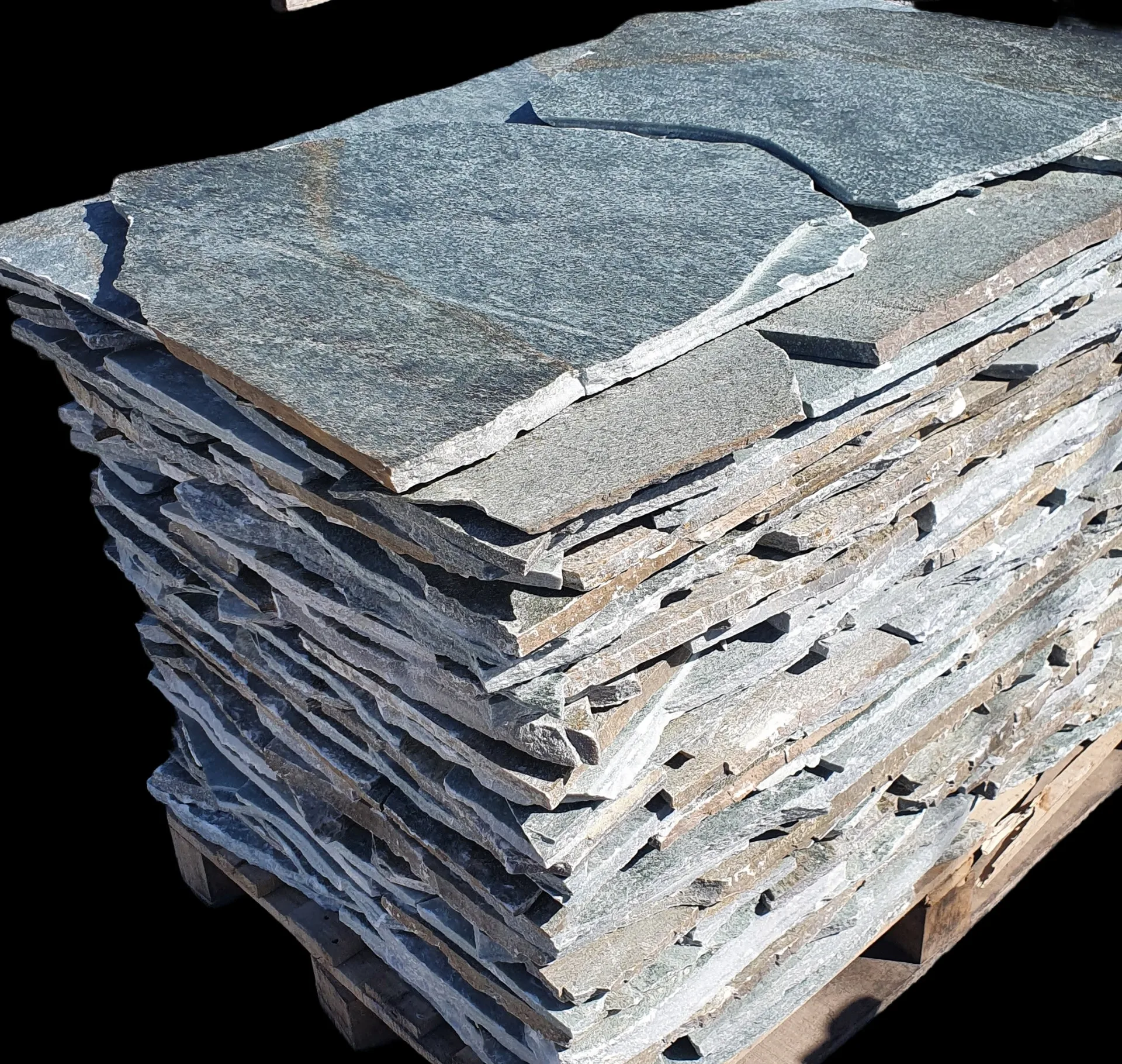 Πράσινες ακανόνιστες πλάκες Καρύστου — φυσική πέτρα