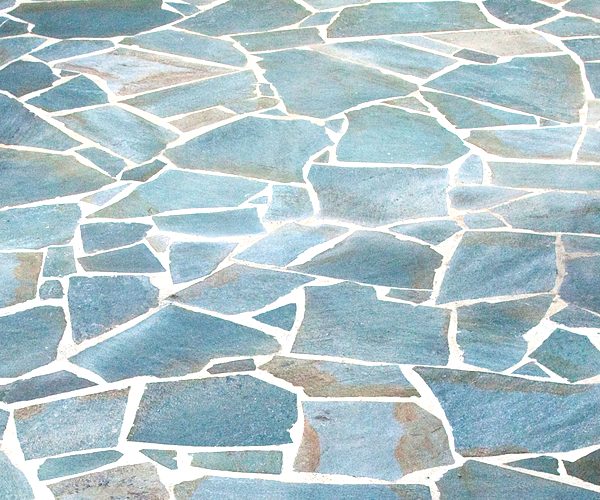 Πράσινες πλάκες Καρύστου σε εξωτερική επίστρωση