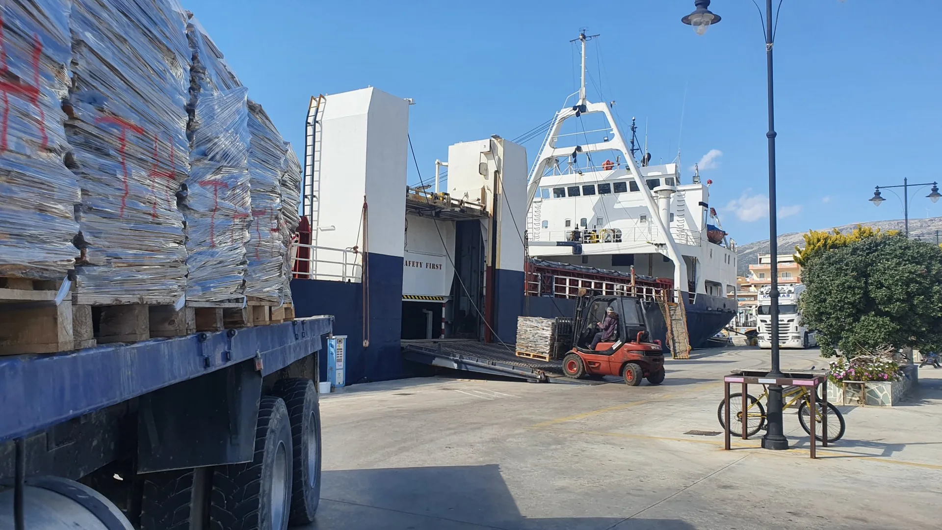 Αποστολή πλακών Καρύστου